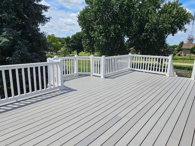 706 7th St SE, Oelwein, IA 50662