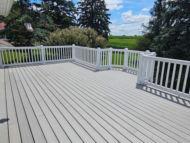 706 7th St SE, Oelwein, IA 50662