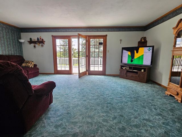 706 7th St SE, Oelwein, IA 50662
