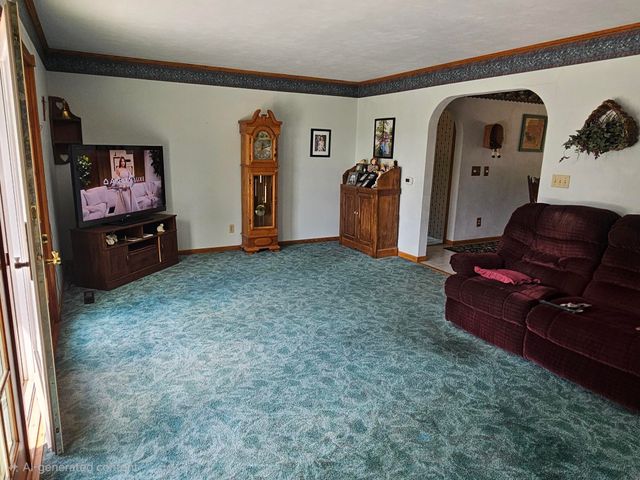 706 7th St SE, Oelwein, IA 50662