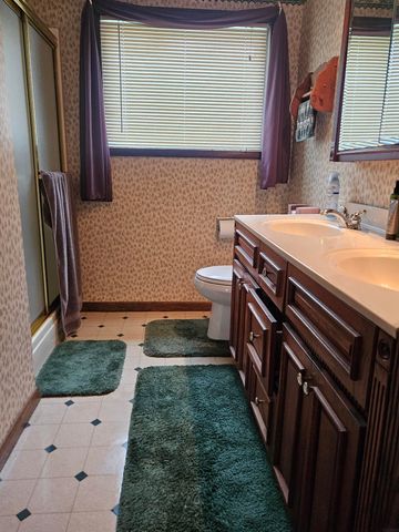 706 7th St SE, Oelwein, IA 50662