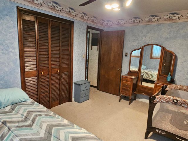 706 7th St SE, Oelwein, IA 50662