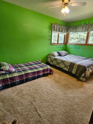 706 7th St SE, Oelwein, IA 50662