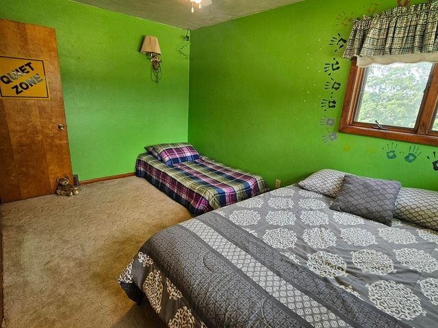 706 7th St SE, Oelwein, IA 50662