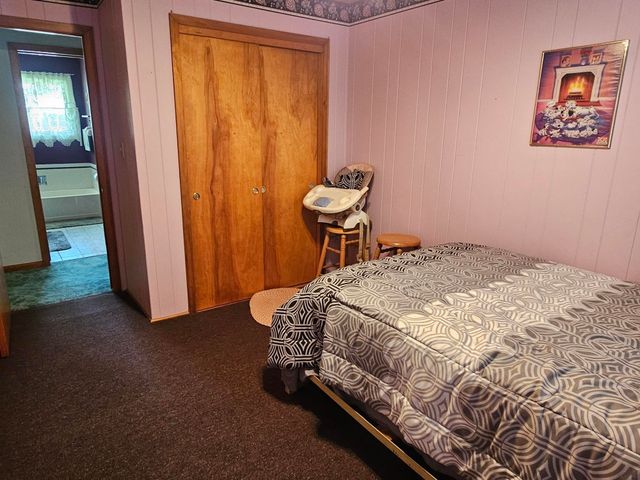 706 7th St SE, Oelwein, IA 50662