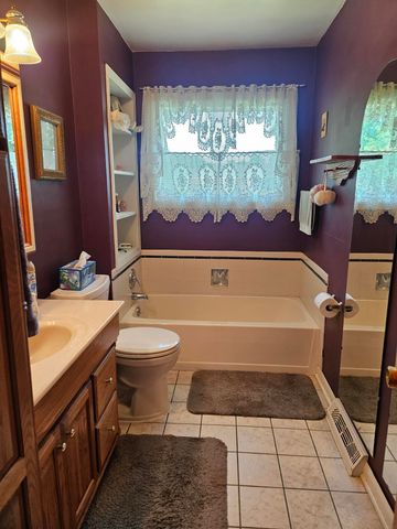 706 7th St SE, Oelwein, IA 50662
