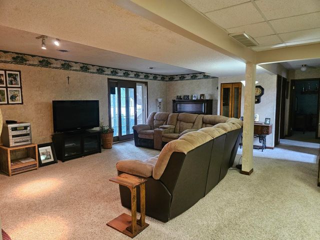 706 7th St SE, Oelwein, IA 50662