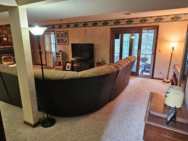 706 7th St SE, Oelwein, IA 50662