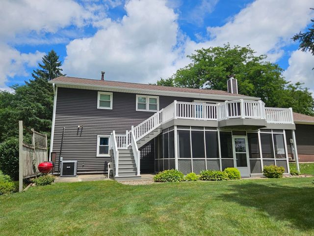 706 7th St SE, Oelwein, IA 50662
