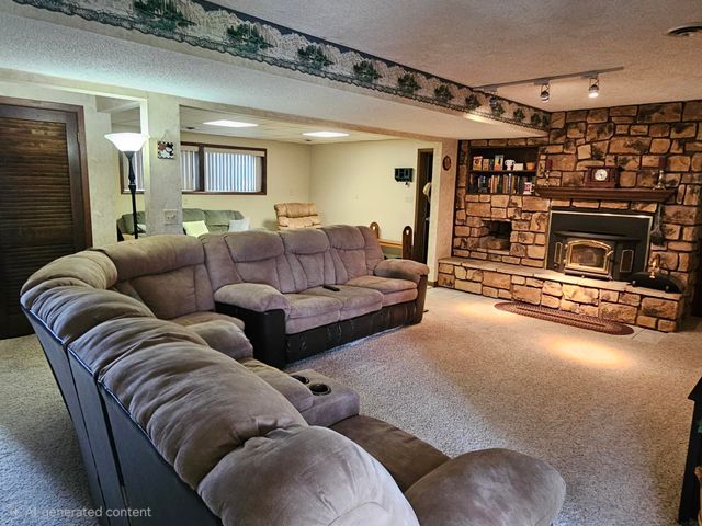 706 7th St SE, Oelwein, IA 50662
