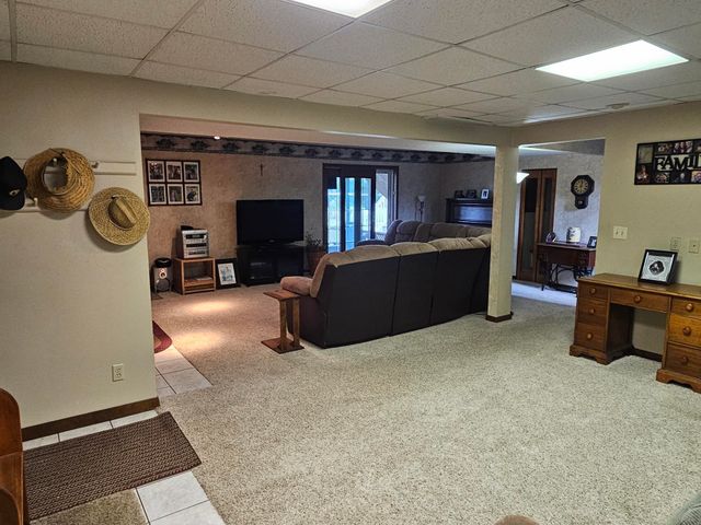 706 7th St SE, Oelwein, IA 50662