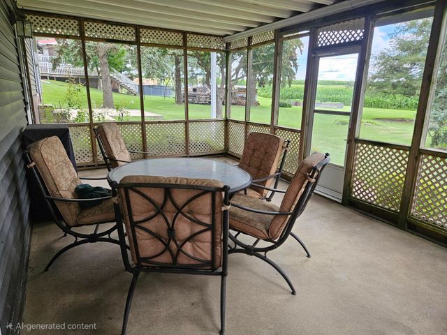 706 7th St SE, Oelwein, IA 50662