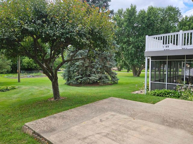 706 7th St SE, Oelwein, IA 50662