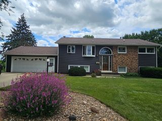 706 7th St SE, Oelwein, IA 50662