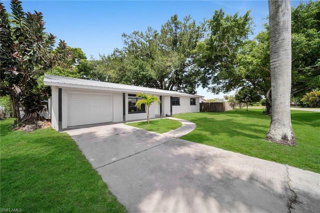 2085 E Tobago CIR, Fort Myers, FL 33905