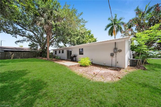 2085 E Tobago CIR, Fort Myers, FL 33905