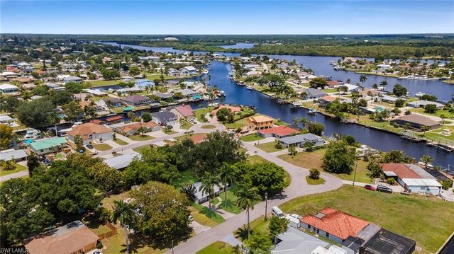 2085 E Tobago CIR, Fort Myers, FL 33905