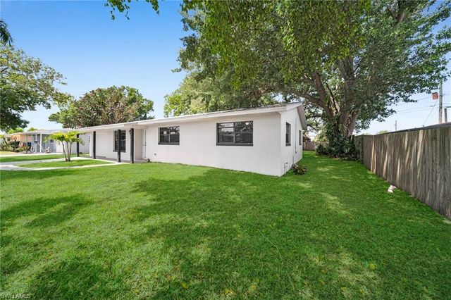 2085 E Tobago CIR, Fort Myers, FL 33905