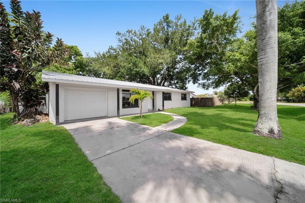 2085 E Tobago CIR, FORT MYERS, FL 33905 — photo 2