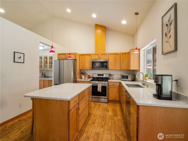 1102 136th St NW, Gig Harbor, WA 98332