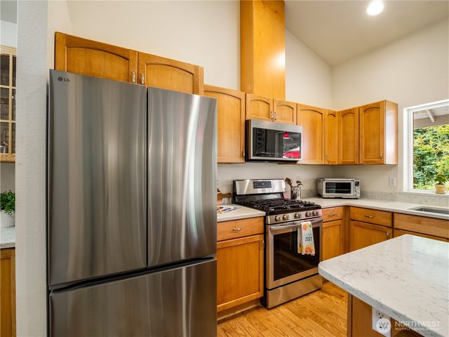 1102 136th St NW, Gig Harbor, WA 98332