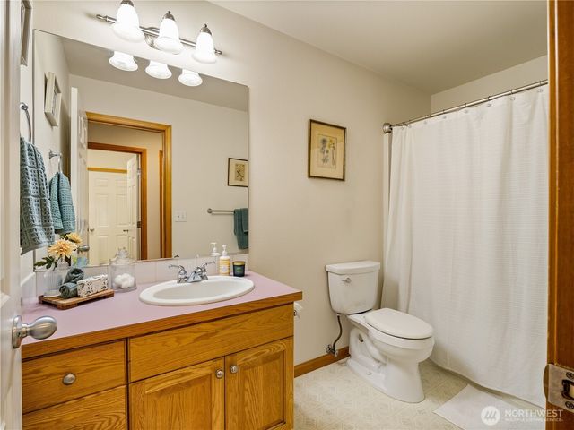 1102 136th St NW, Gig Harbor, WA 98332