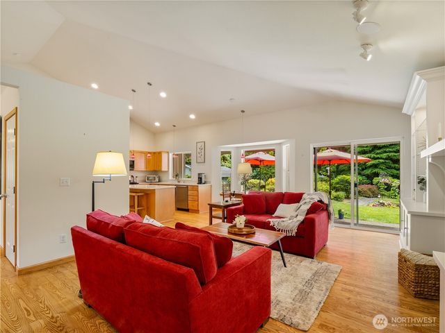 1102 136th St NW, Gig Harbor, WA 98332