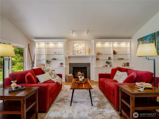 1102 136th St NW, Gig Harbor, WA 98332