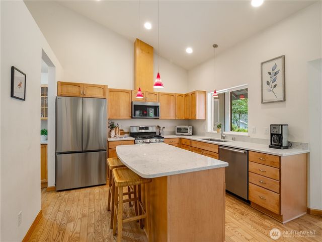 1102 136th St NW, Gig Harbor, WA 98332