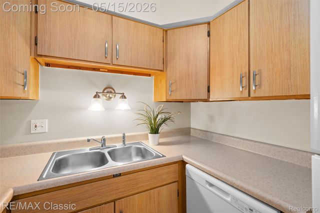 7362 Manor Circle 203, Westland, MI 48185