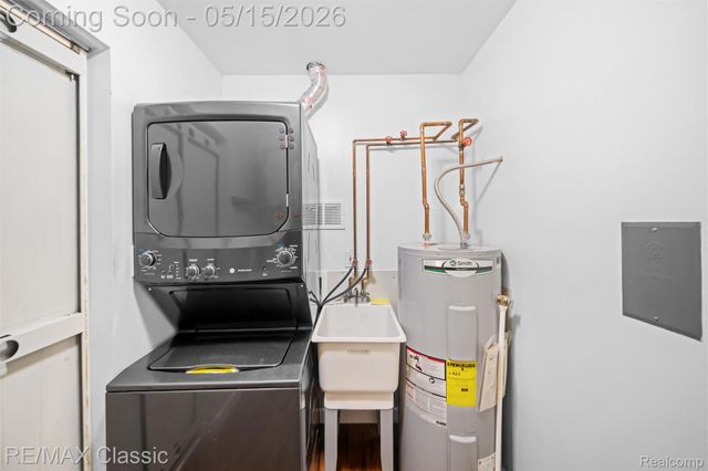 7362 Manor Circle 203, Westland, MI 48185