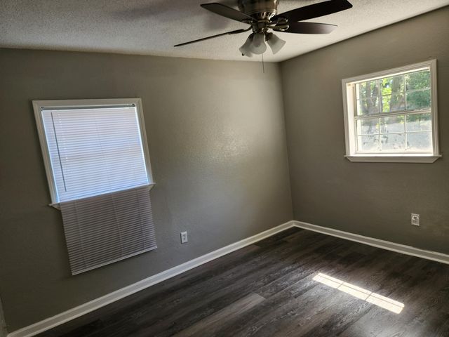 24 NW Robinwood Drive, Fort Walton Beach, FL 32548