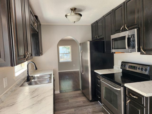 24 NW Robinwood Drive, Fort Walton Beach, FL 32548