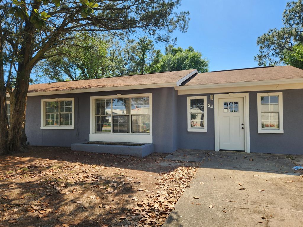 24 NW Robinwood Drive, Fort Walton Beach, FL 32548