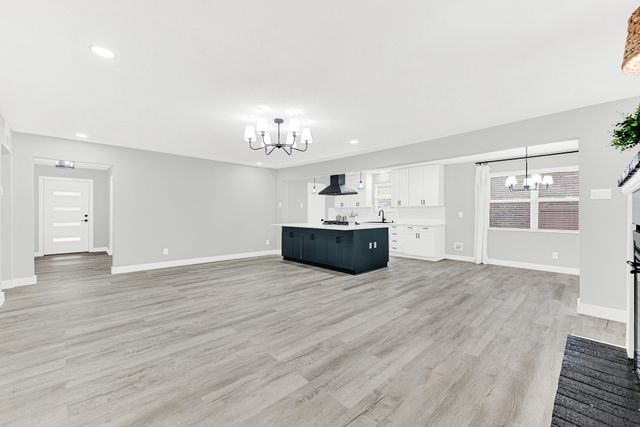 5821 Clendenin Avenue, Dallas, TX 75228