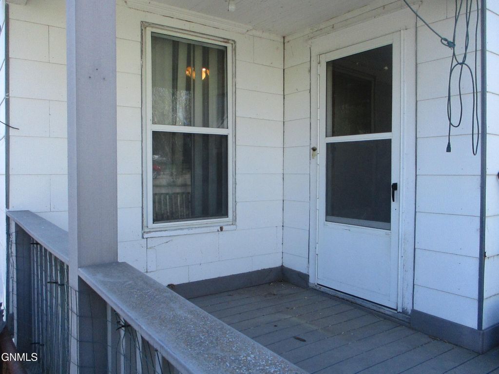 521 4th Avenue, Washburn, ND 58577 photo 2