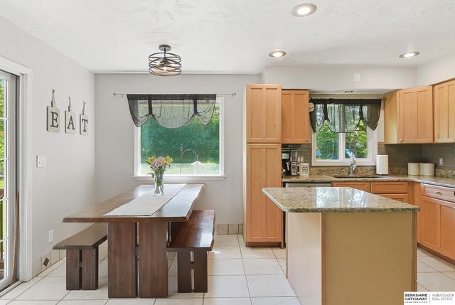725 N Beadle Street, Papillion, NE 68046
