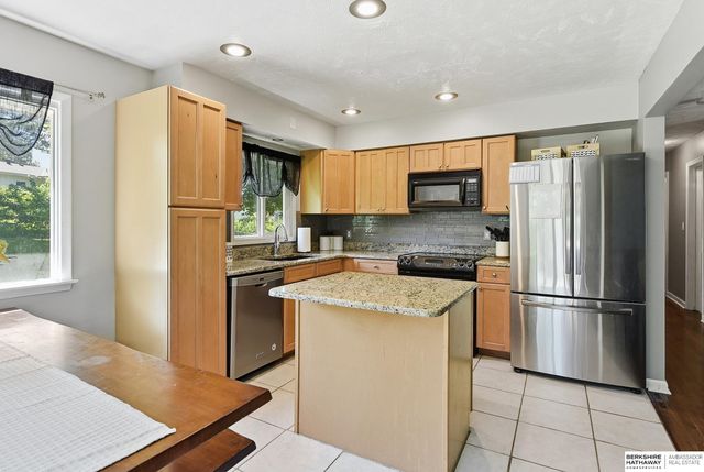 725 N Beadle Street, Papillion, NE 68046