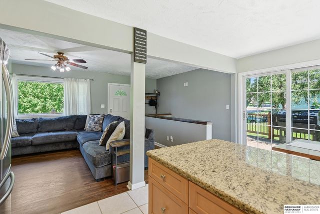725 N Beadle Street, Papillion, NE 68046