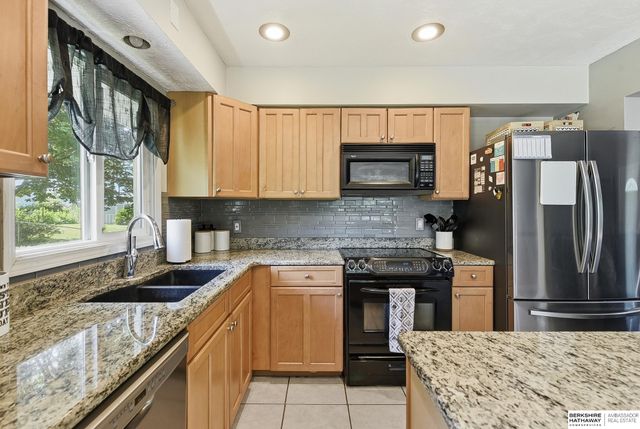 725 N Beadle Street, Papillion, NE 68046