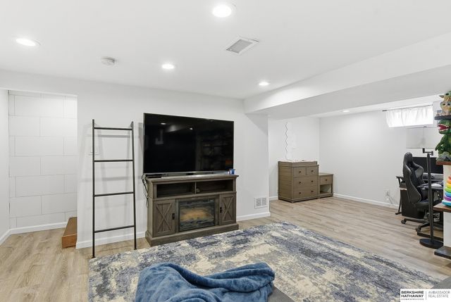 725 N Beadle Street, Papillion, NE 68046