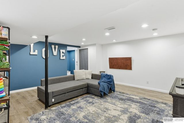 725 N Beadle Street, Papillion, NE 68046