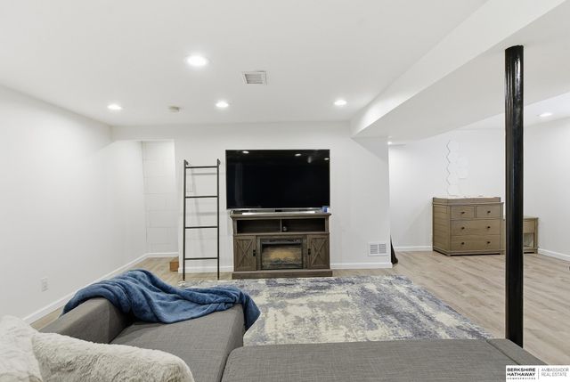 725 N Beadle Street, Papillion, NE 68046