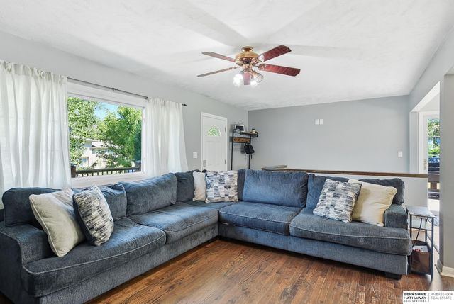 725 N Beadle Street, Papillion, NE 68046
