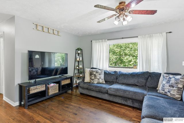 725 N Beadle Street, Papillion, NE 68046