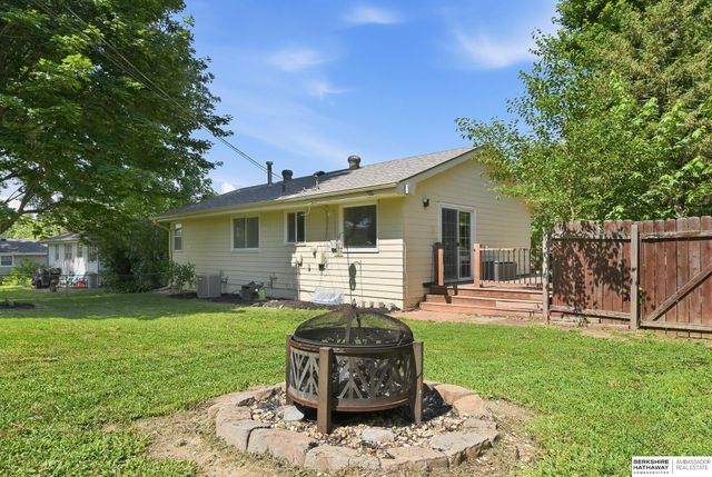 725 N Beadle Street, Papillion, NE 68046