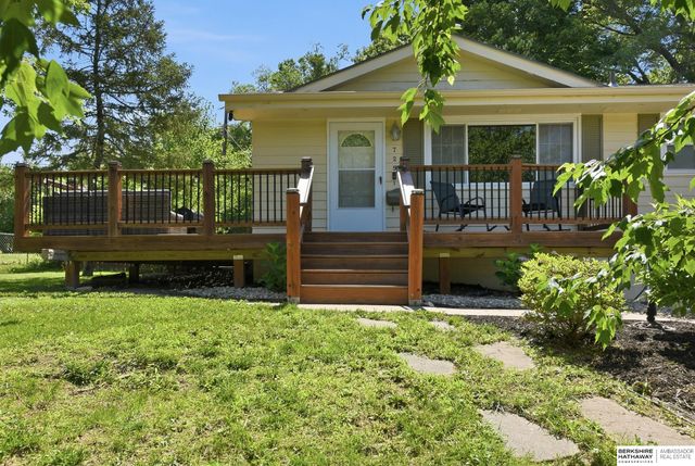 725 N Beadle Street, Papillion, NE 68046