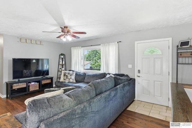 725 N Beadle Street, Papillion, NE 68046