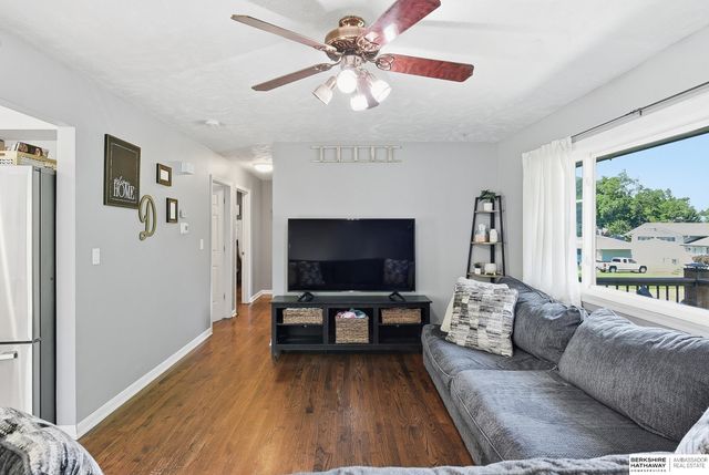 725 N Beadle Street, Papillion, NE 68046