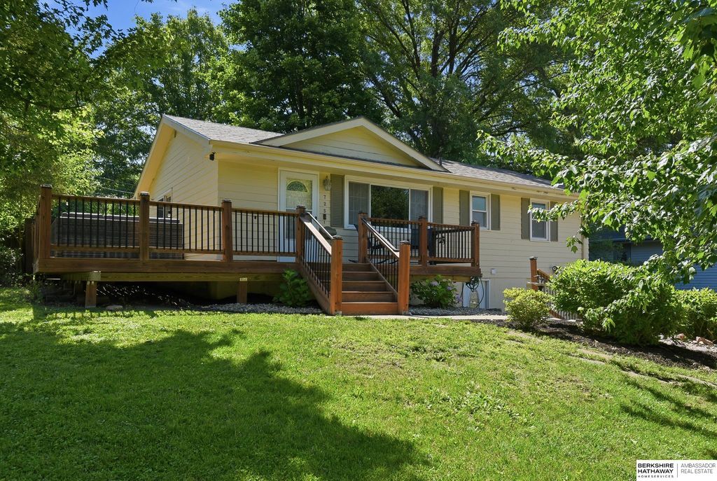 725 N Beadle Street, Papillion, NE 68046